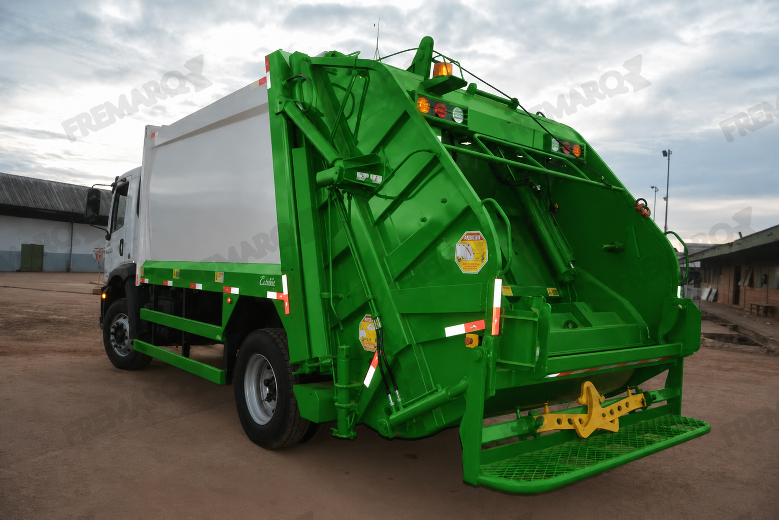 Medium & Large Compactors (14 yd³ to 32 yd³)