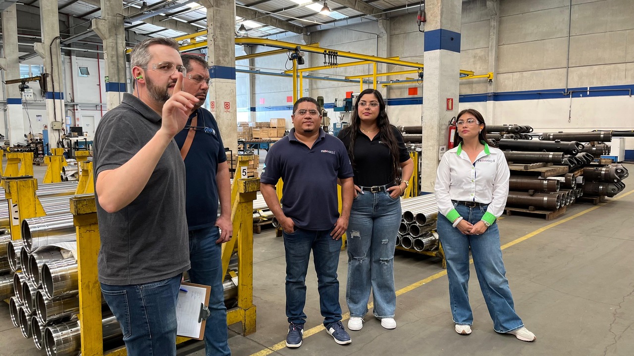 Personal técnico de FREMARQ recibiendo capacitación presencial